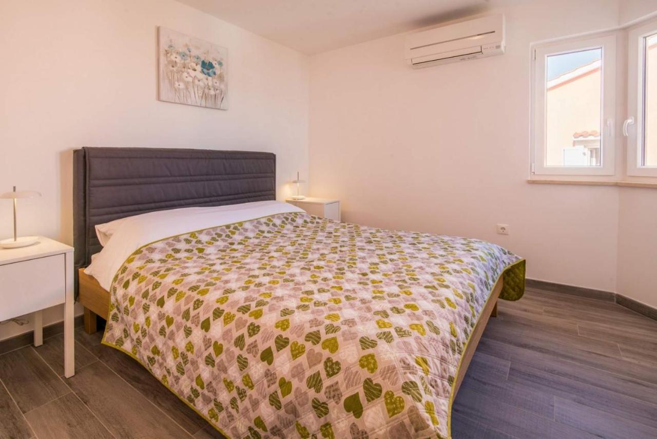 Apartman Zoe Vrbnik Екстериор снимка